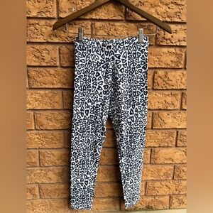 ▪️ 10/$25-‎ Spotted Zebra Heart Print Cotton Leggings